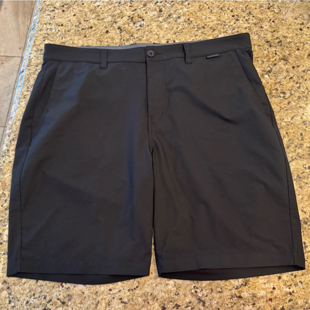 Travis Mathew size 38 Men's Black Shorts